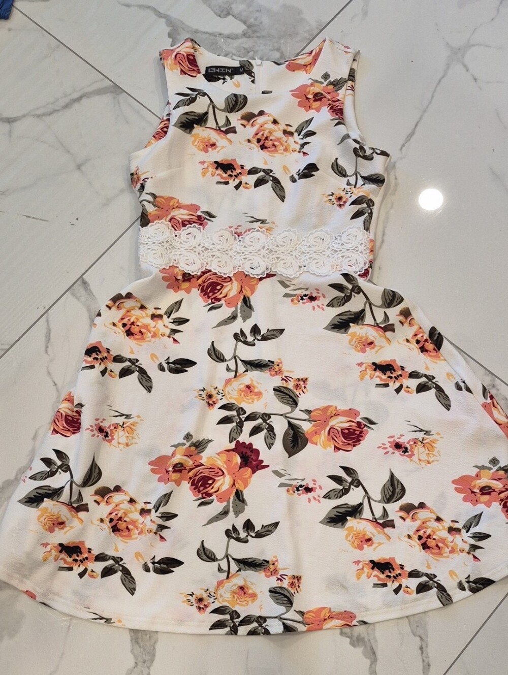 Cropp Floral Lace-Waist Sleeveless Skater Dress in White with Pink/Peach Roses